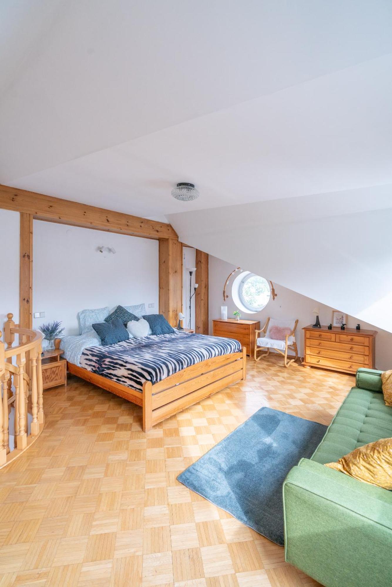 Dwupoziomowy Apartament Krakowskie Przedmiescie Apartment *