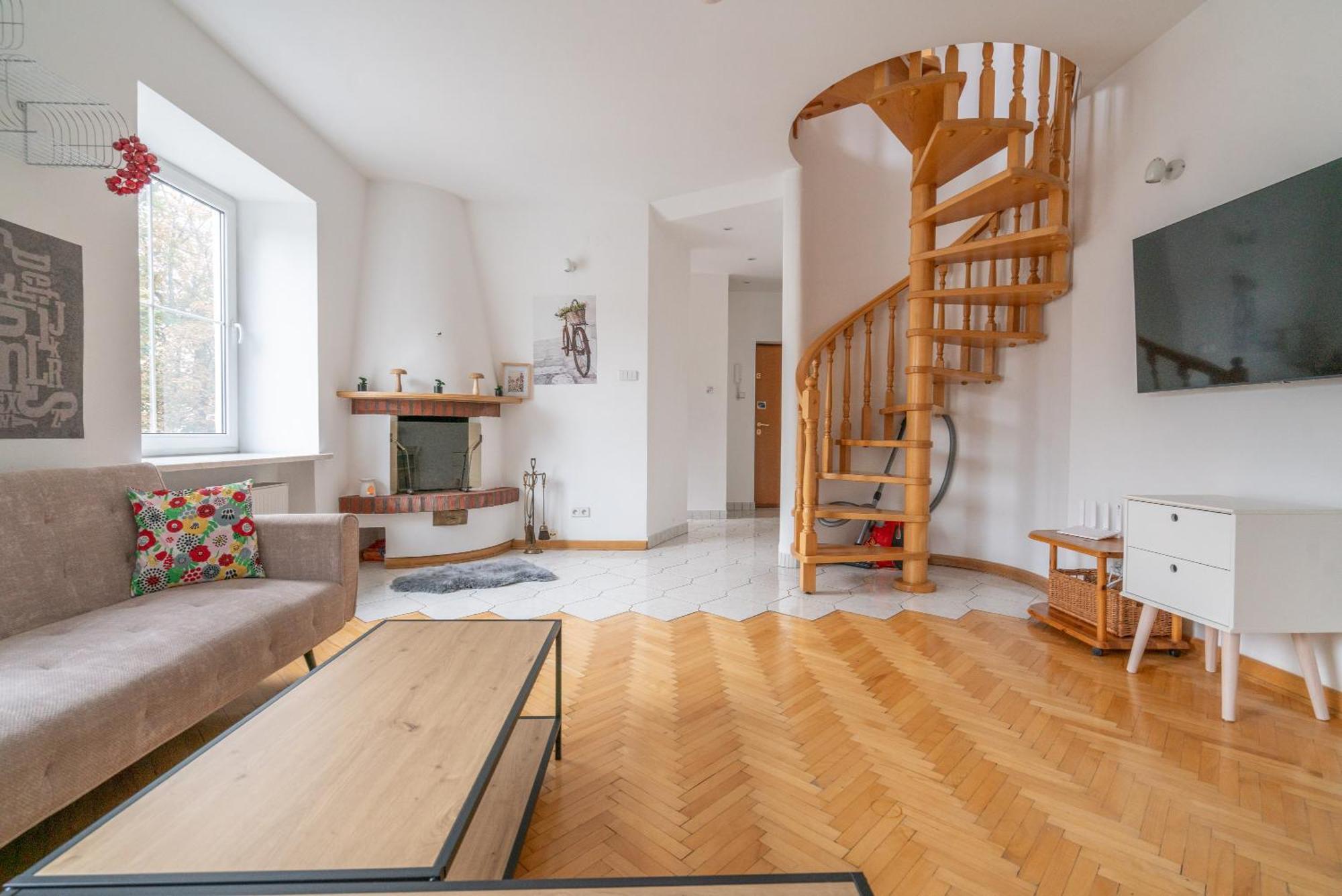 Dwupoziomowy Apartament Krakowskie Przedmiescie Apartment *
